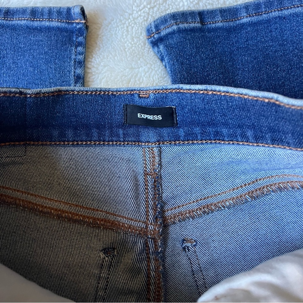 Express Mid Rise Medium Wash Skyscraper Jeans - Picture 11 of 14